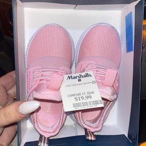 BRAND NEW GIRL SNEAKERS